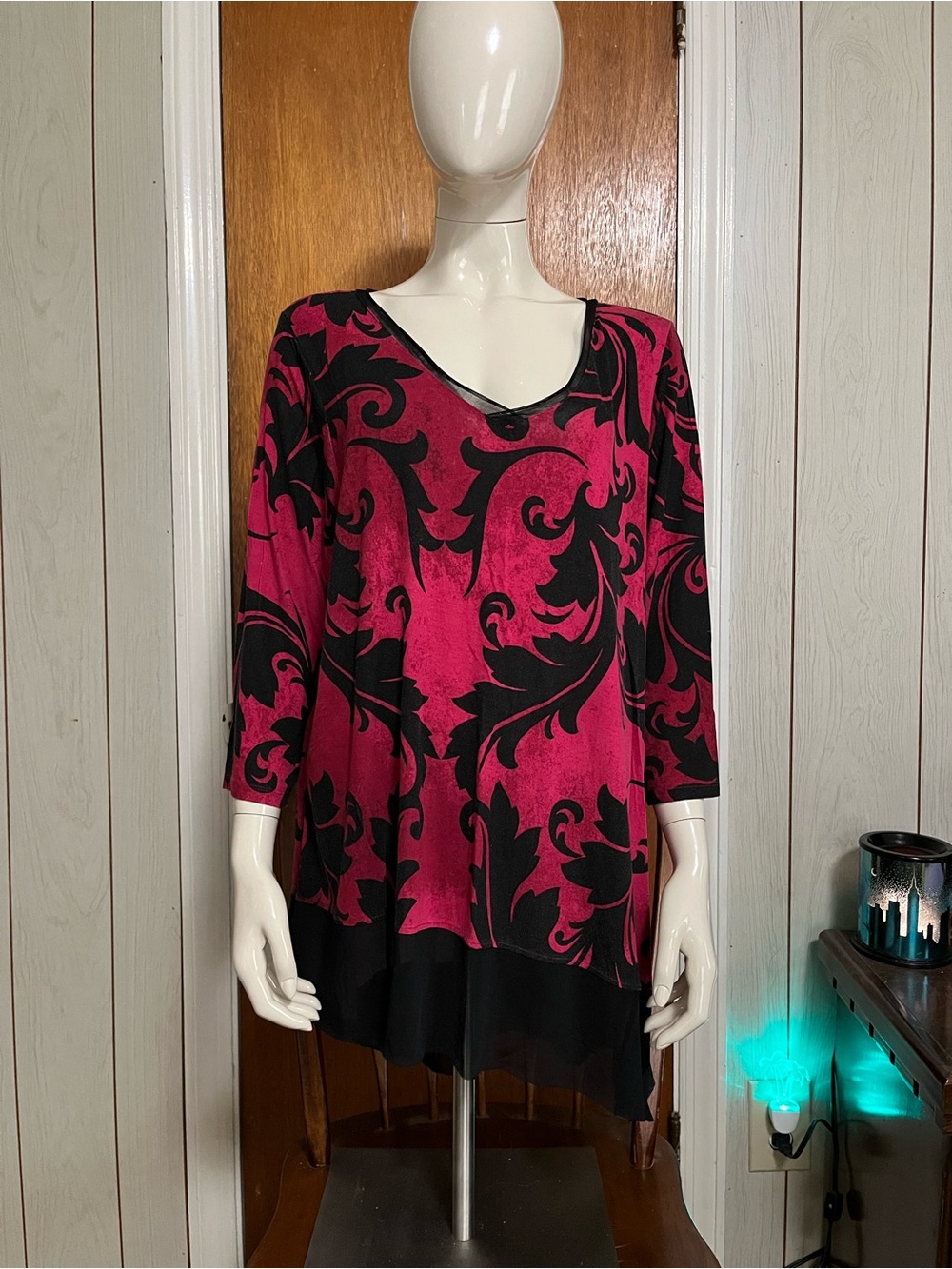 Women's Red & Black Printed V-Neck Tunic Top